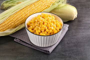 Canned sweet young corn grain