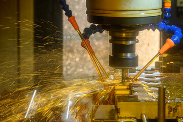 Close up scene the CNC milling machine cutting the shell mold parts with oil coolant method. © Pixel_B