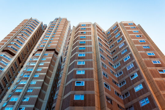 Vista del imponente edificio Tr&eacute;bol en el centro de La Coru&ntilde;a, Galicia, Espa&ntilde;a