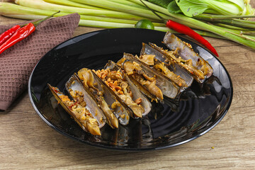 Steamed razor mollusk with lemongrass
