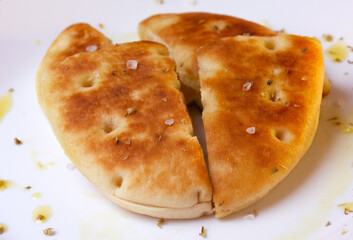white bread with olive oil and coarse salt and oregano, bread with olive oil, appetizer, fried bread with olive oil 