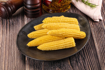Canned baby mini corn cob