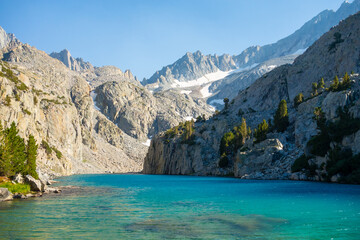 Obraz premium Dramatic views of the vibrant blue glacial lakes, Big Pine Lakes, in the John Muir Wilderness outside of Big Pine.