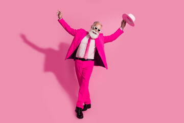 Full length photo of old cool man gentleman boyfriend dancing have fun wear hat sunglass stylish pink suit isolated over pastel background