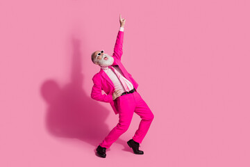 Full body photo of attractive white hair santa man mc showman sunglass dance point up wear stylish pink suit isolated pastel background