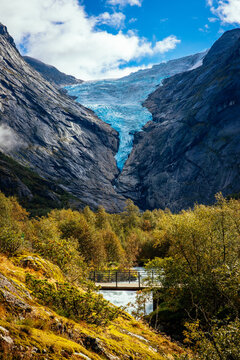 Briksdalselva, Briksdalsbreen