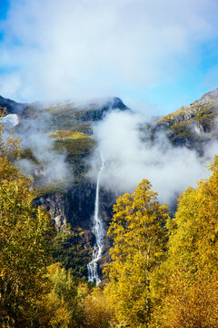 Volefossen, Briksdalsbreen