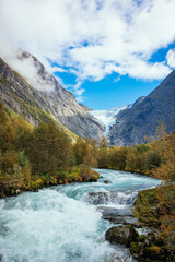 Briksdalsbreen, Briksdalselva