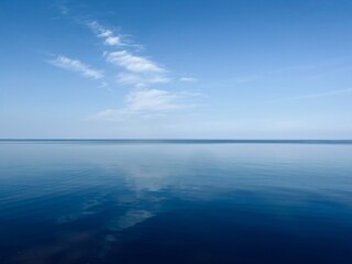 Obraz premium pure blue sea, quiet sea horizon, clear blue sky and blue sea reflection