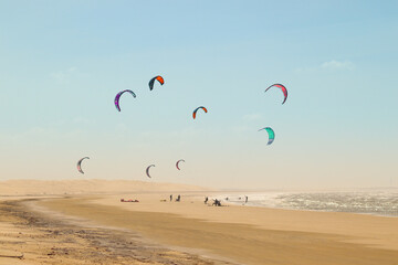 Aventura de kite surf em uma praia isolada em Tutóia-MA
