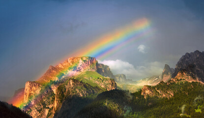 arcobaleno sulle dolomiti
