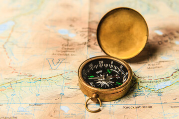 Kompass auf der Karte