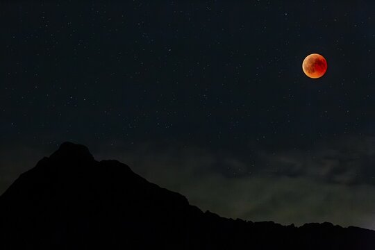 Complete lunar eclipse in front of mountains at night, full moon, Karwendel Mountains, Bavaria, Germany, Europe