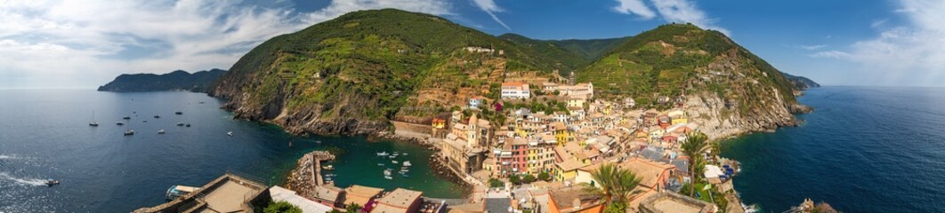 Obraz premium Panorama von Vernazza in den Cinque Terre, Ligurien, Italien