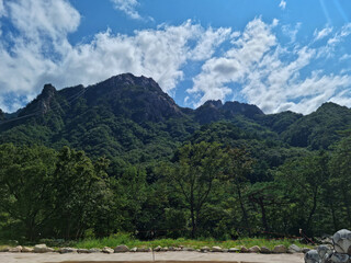 This is the scenery of Seorak Mountain, South Korea.