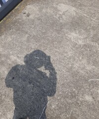 Shadow of a person taking photos with a cell phone, Sombra de una persona tomando fotografías con el celular 586