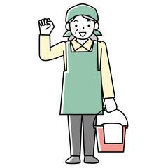 清掃道具を持ってガッツポーズするエプロンを着けたシニア女性