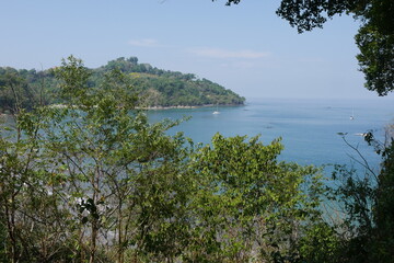 Blick auf eine Bucht am Pazifik bei Quepos in Costa Rica