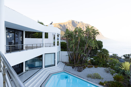 Modern luxury house with pool and mountain view, ideal for relaxation