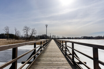 Obraz premium wooden bridge over the lake