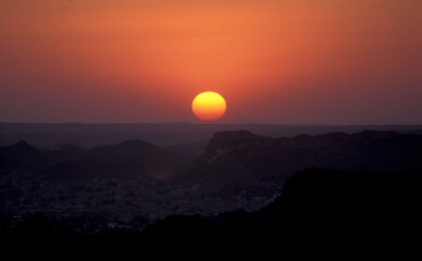 a sunset in the Thar Desert near the Town of Jaisalmer in the Province of Rajasthan in India.  India, Jaisalmer, January, 1998