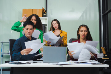 Working diversity, business team are under stress from working for poor work.