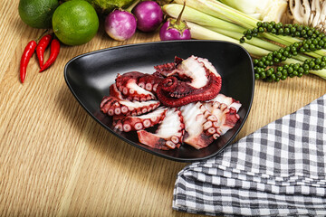 Jamanese cuisine - sashimi with octopus © Andrei Starostin