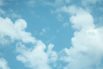 Fototapeta premium White cumulus clouds on a blue sky on a summer day.