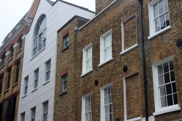 Fassaden von Altbauten im London East End