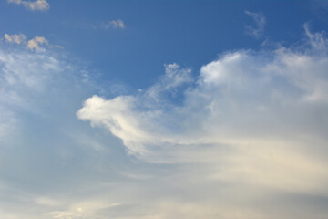 a white cloud in the evening sky wallpaper