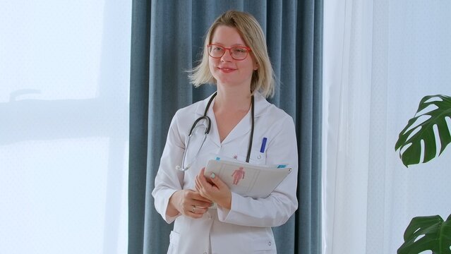 Nutriologist examining client for special diet and prescription