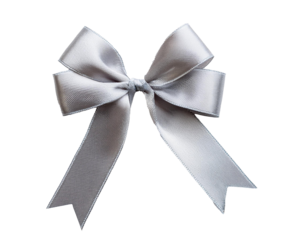 Silbernes Geschenkband mit Schleife isoliert auf weißen Hintergrund, Freisteller 