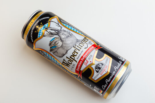 Wolpertinger Dunkles Hefeweissbier beer in can