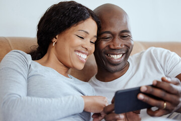 Obraz premium Happy black couple, phone and relax in bed, streaming movie or watch show in home. Mobile, man and woman in bedroom for online shopping, credit score and account payment for banking app or purchase