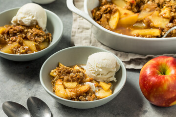 Homemade Autumn Apple Crisp Cobbler