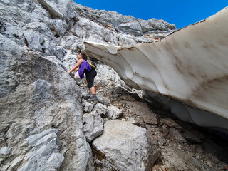 Frau beim Bergwandern. Leoganger Steinberge, Leogang, Birnhorn, 2626 m, Bergtour, alpiner Steig,...