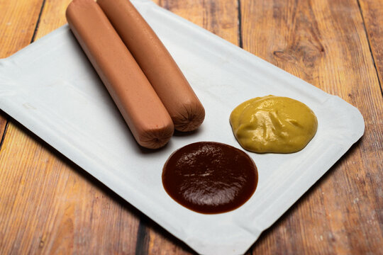 frankfurter on a paper plate