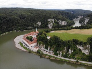 Obraz premium Flugbild Kloster Weltenburg/Donau-Durchbruch