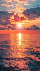 Obraz premium Breathtaking sunset over ocean with vibrant reflections on water