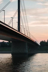Unter der Oberkasseler Brücke in Düsseldorf bei Sonnenuntergang © Hendrik