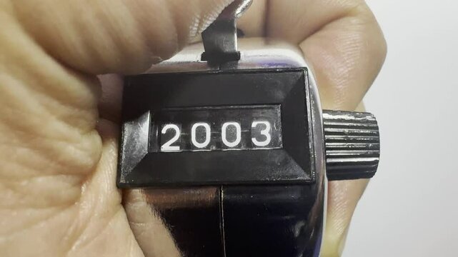 Manual Mechanical 4 Digit Number Click Pitch Counter Clicker, One Hand Counter Clicker years 2000 to 2030