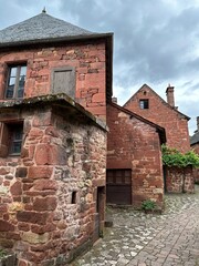 Dans les rues de Collonges-la-rouge