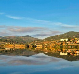 Río Miño a su paso por Tui, Galicia