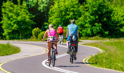 Naklejka premium Cyclists ride on the bike path in the city Park 