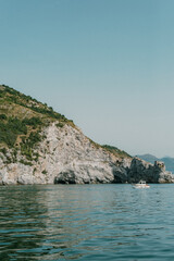 Naklejka premium cliffs on the ocean