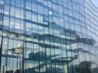 Obraz premium modern office building with windows,modern office building in the city,modern office building with sky