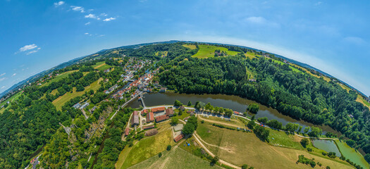 Ausblick auf den romantisch gelegenen Passauer Stadtteil Hals im Tal der Ilz