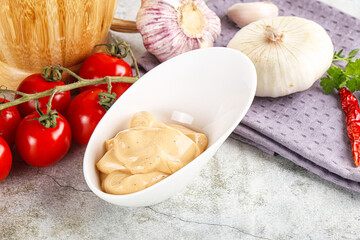 Yellow cream grill sauce for burger