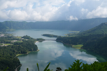 Die zwei Seen oberhalb von Sete cidades als Kraterseen auf der Insel Sao Miguel © Markus Kammermann