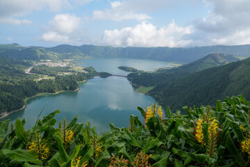 Die zwei Seen oberhalb von Sete cidades als Kraterseen auf der Insel Sao Miguel © Markus Kammermann